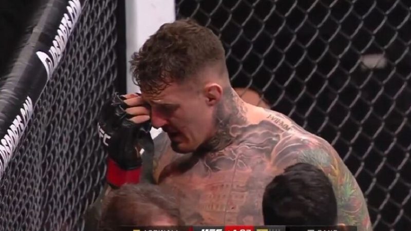 مقاتل كاد أن يقلع عين خصمه (فيديو)