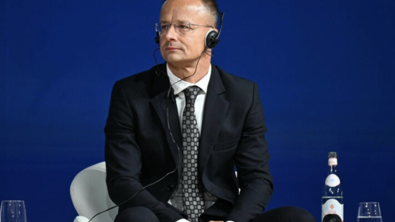 وزير الخارجية الهنغاري: من غير الواقعي أن تتخلى هنغاريا عن النفط الروسي