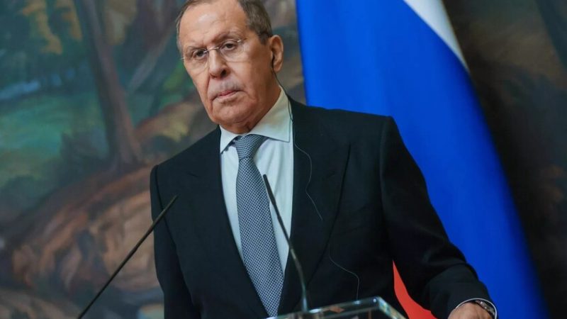 لافروف: السلطات الفنلندية “ارتكبت خطأ” بانضمامها إلى حلف شمال الأطلسي