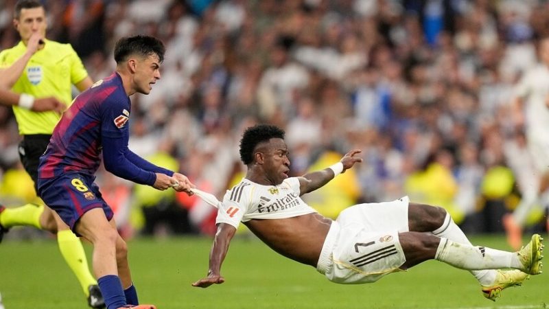 غضب شديد ومشادة مع لامين.. فينيسيوس يعلق على الكلاسيكو ويوجه رسالة لجماهير ريال مدريد (فيديو)