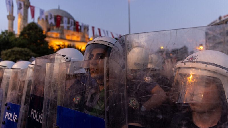 تركيا.. صدور مذكرة باعتقال عمدة إسطنبول السابق بتهمة “التجسس”