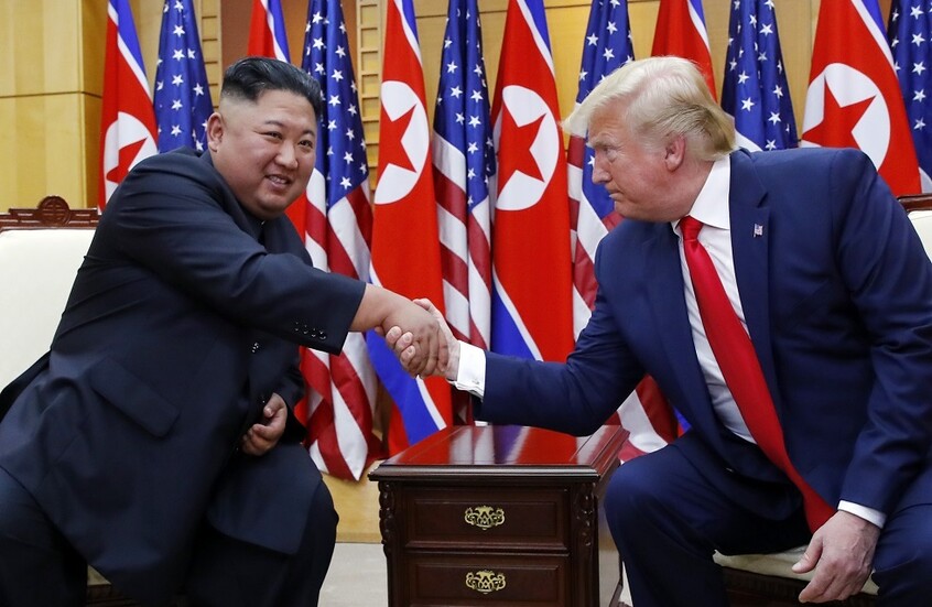 ترامب يُجدّد تأكيد رغبته لقاء كيم ويلمح إلى تمديد جولته الآسيوية