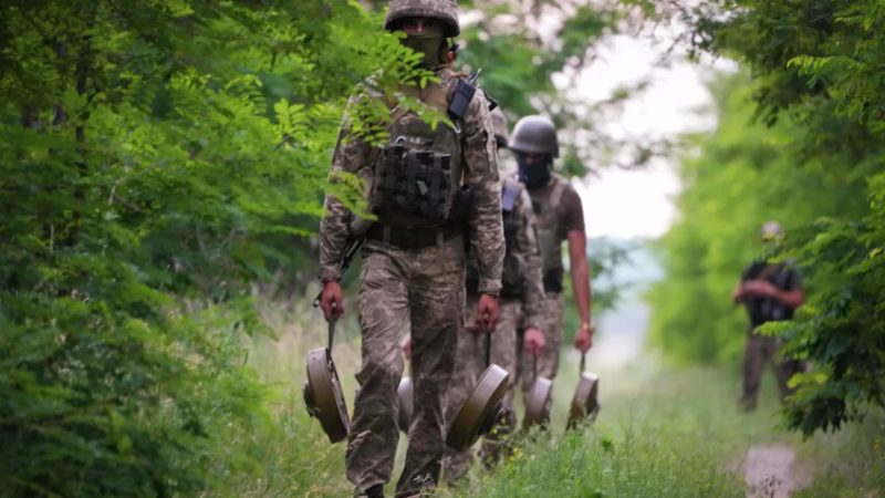 صحفي بريطاني يشتكي من تجنيد مترجمه قسرا في أوكرانيا