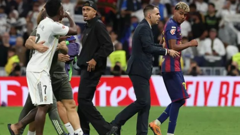 الكشف عن شرارة الشجار.. تفاصيل صادمة للمشادة الحادة بين فينيسيوس ولامين جمال بعد الكلاسيكو (فيديو)