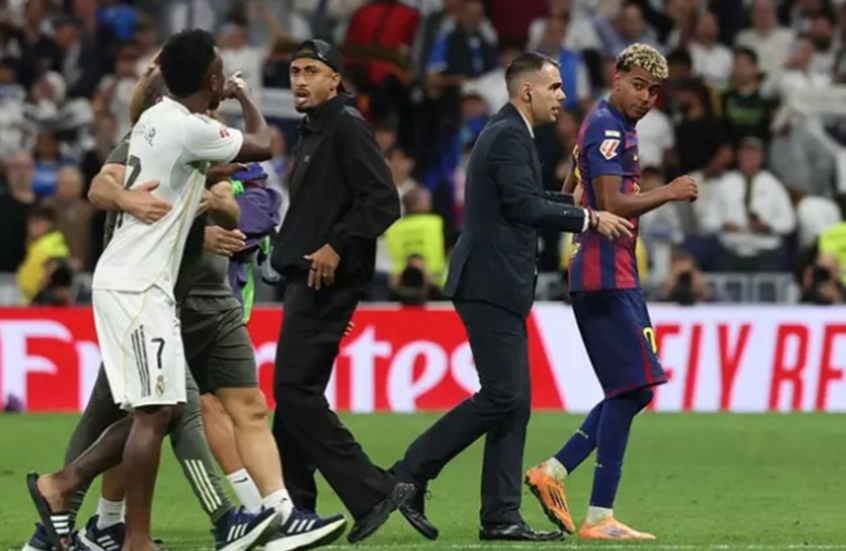 الكشف عن شرارة الشجار.. تفاصيل صادمة للمشادة الحادة بين فينيسيوس ولامين جمال بعد الكلاسيكو (فيديو)