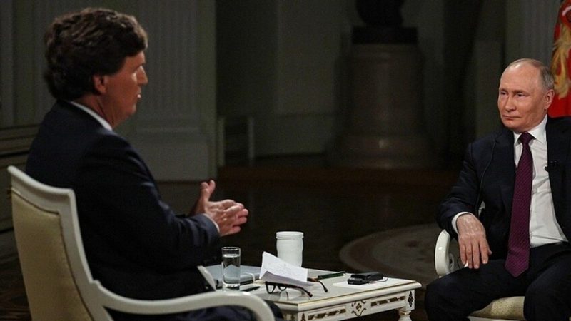 تاكر كارلسون: بوتين هو الزعيم الأكثر شعبية في العالم