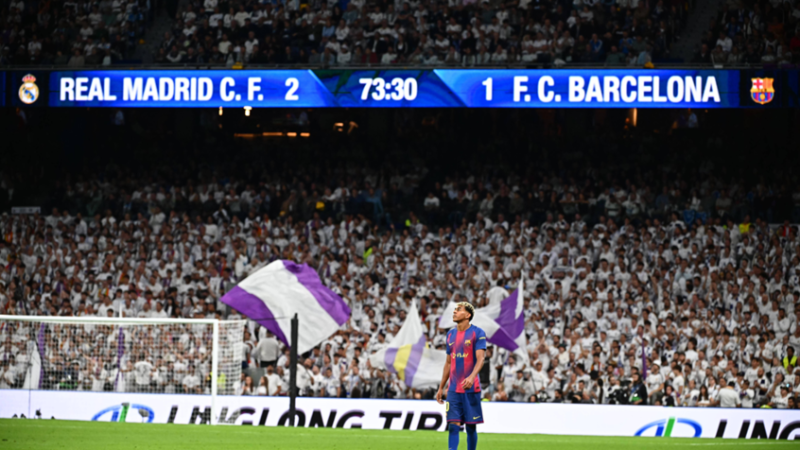 مدرب برشلونة يكشف سبب تراجع أداء لامين جمال في لقاء ريال مدريد