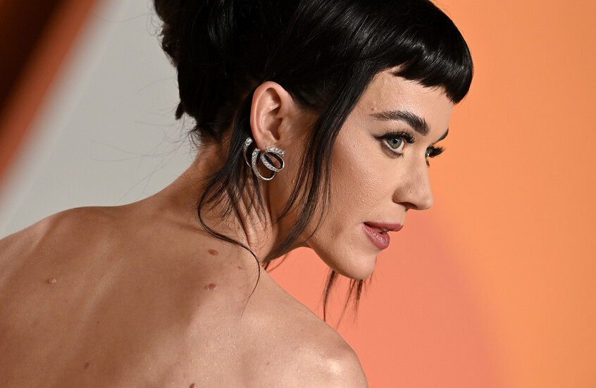 بعد الصور الحميمية.. لقطات توثق رئيس وزراء كندا السابق وحبيبته الجديدة الفنانة كاتي بيري (فيديو+صور)