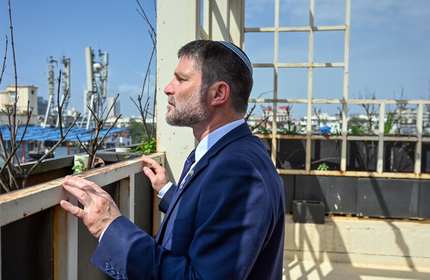 سموتريتش يخطط لإجراء يوقف المغادرة الكبيرة والمتزايدة لليهود من إسرائيل ومراقبون: لن يجدي نفعا