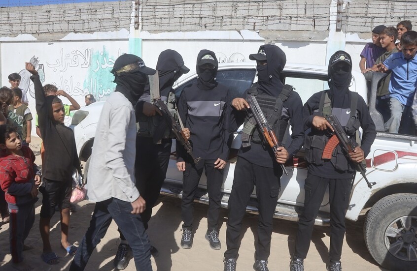 غزة..  قوة “رادع” تفكك عصابة مسلحة استغلت الحرب وحالة الفوضى