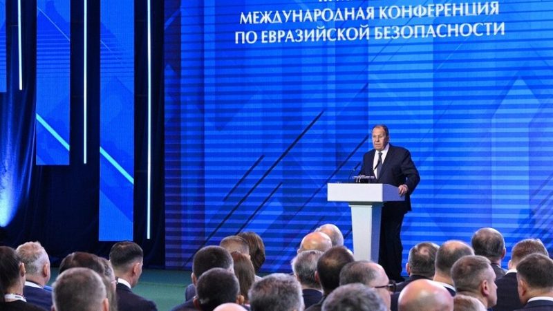 لافروف: “الناتو” يسعى إلى “حجز” مكان له في المحيط الهادئ