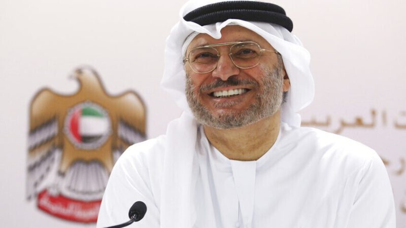 أنور قرقاش يعلق على انسحاب الجيش السوداني من الفاشر