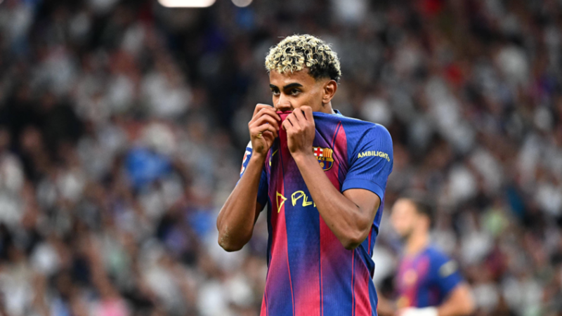 “يكاد لا يطيق التسديد ولا يركض بشكل عادي”.. طبيب يكشف سر تراجع مستوى لامين جمال