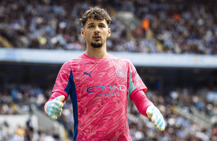 غوارديولا يتنبأ بعهد جديد لإنجلترا بقيادة ترافورد