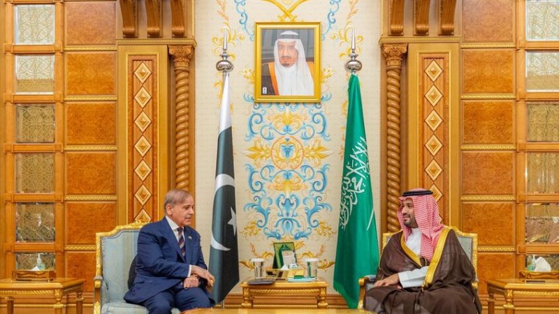 اتفاق جديد بين السعودية وباكستان خلال لقاء الأمير محمد بن سلمان وشهباز شريف