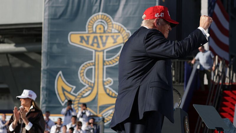 ترامب يريد “تفجيرات حقيقية”.. والبحرية تُجبر على تغيير خططها في اللحظة الأخيرة