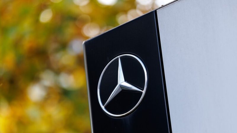 “مرسيدس بنز” تسجل تراجعا بنسبة 31% في الأرباح