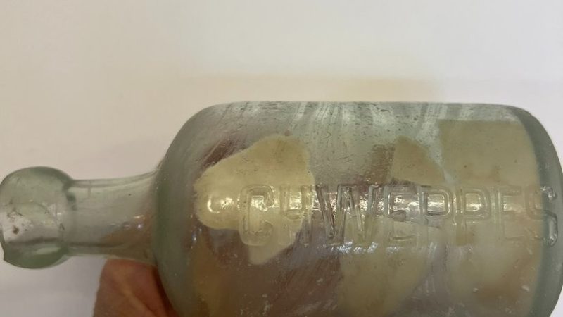 بعد أكثر من قرن.. العثور على رسائل جنديين من الحرب العالمية الأولى داخل زجاجة على شاطئ أسترالي