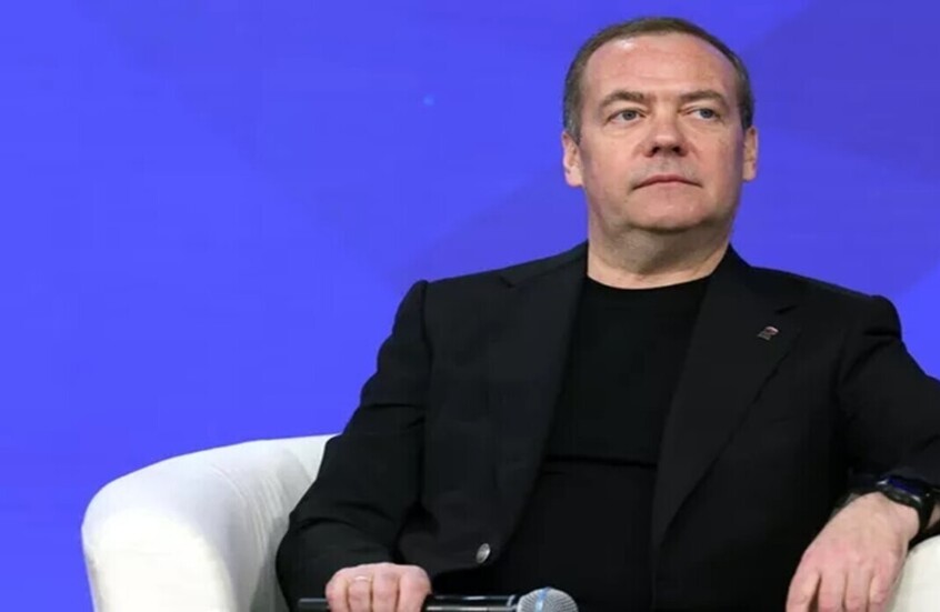 “ستختفي”.. مدفيديف يرد على اقتراح تجربة “بوسيدون” على دولة أوروبية