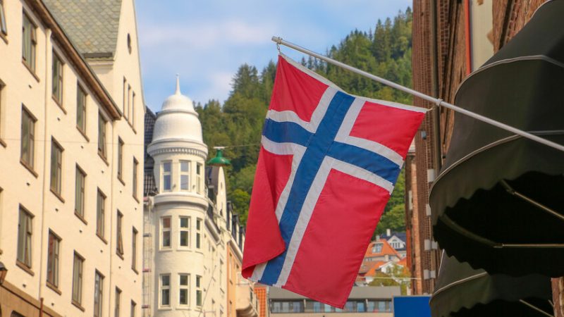 النرويج.. تثبيت عقوبة السجن 21 عاما بحق رجل أدين بقتل أخته والهجوم على مسجد قرب أوسلو عام 2019