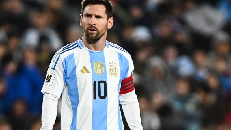 رغم المفاوضات المتقدمة.. كواليس مثيرة وراء فشل انتقال ميسي إلى الدوري السعودي