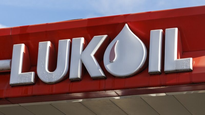 “لوك أويل” الروسية تتلقى عرضا لشراء شركتها الدولية بالكامل