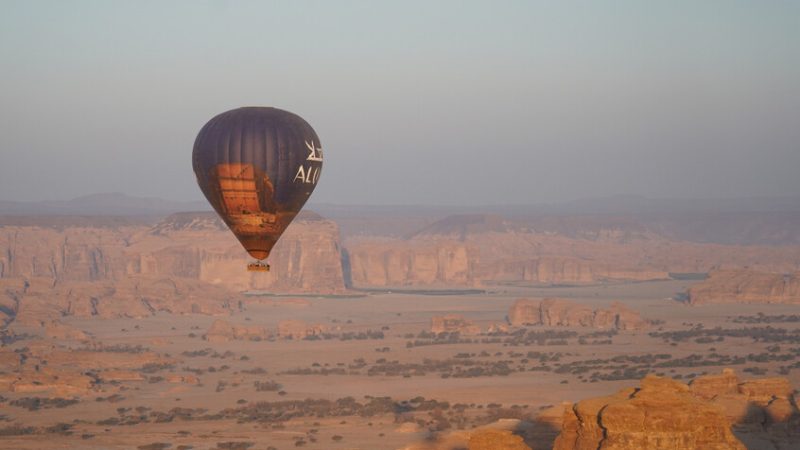 من العلا إلى البحر الأحمر… السعودية تفتح ذراعيها لـ50 مليون سائح!