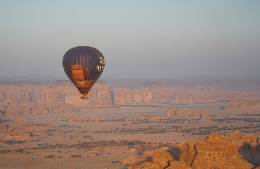 من العلا إلى البحر الأحمر… السعودية تفتح ذراعيها لـ50 مليون سائح!