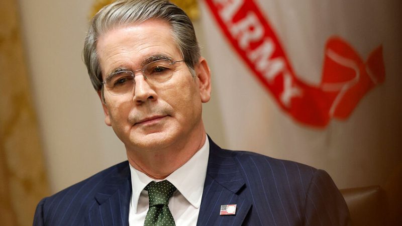 وزير الخزانة الأمريكي يحذر من تداعيات اقتصادية متزايدة بسبب إغلاق الحكومة