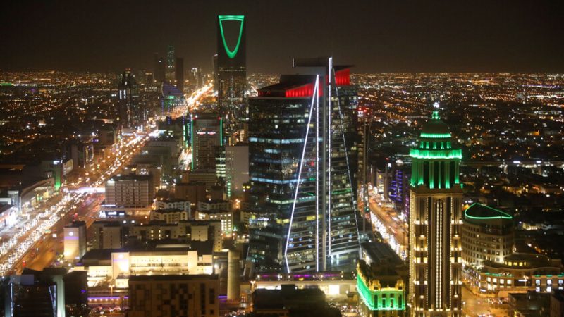السعودية تسجل عجزا بنحو 24 مليار دولار في ميزانيتها