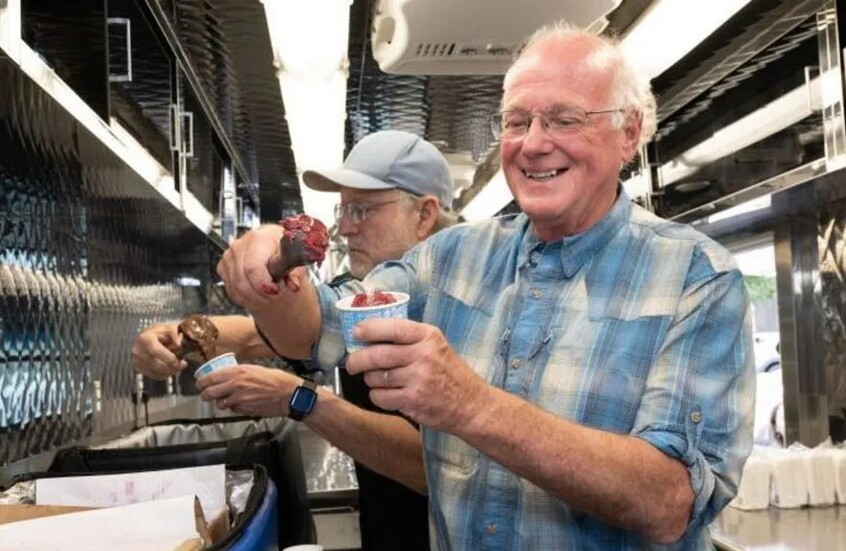 “تزلف تجاه ترامب”.. مؤسس “بن آند جيري” يتحدى أصحاب الشركة بعد منع “نكهة غزة” (فيديو)