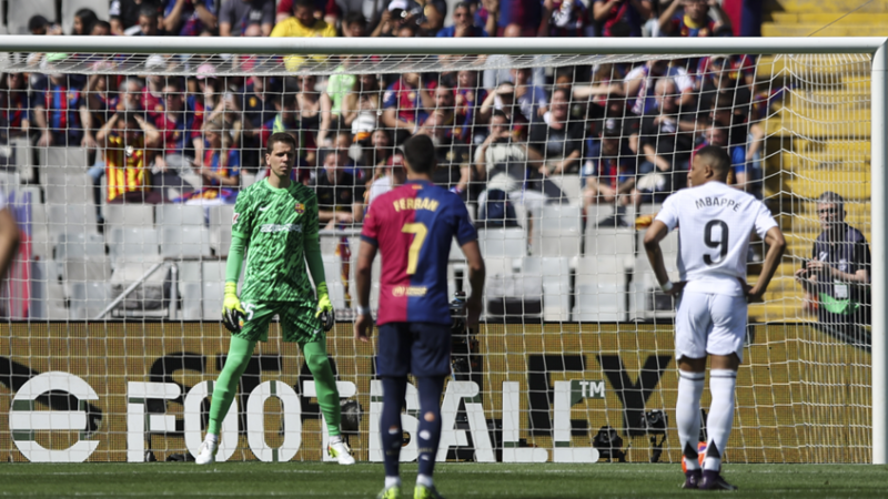 تشيزني يكشف سر تصديه لركلة جزاء مبابي في مباراة الكلاسيكو