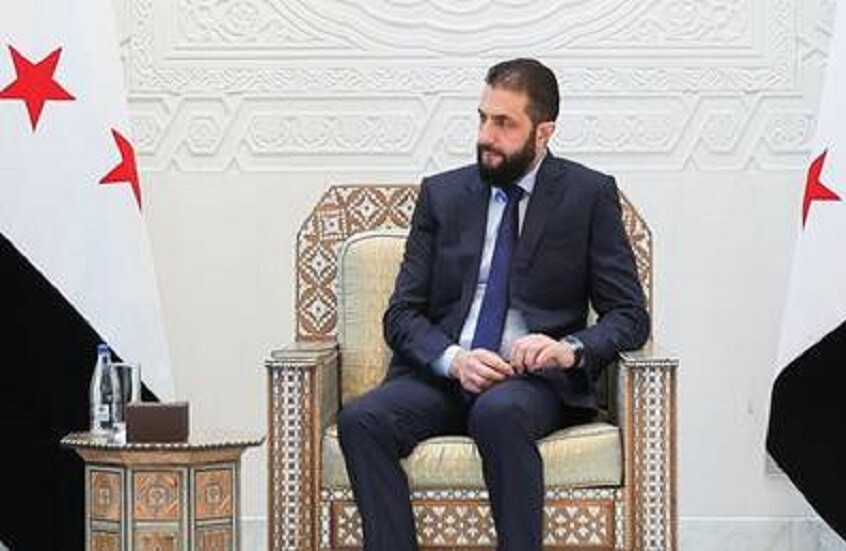 أحمد الشرع يثير الجدل بساعته الفاخرة في منتدى الاستثمار السعودي.. كم يبلغ ثمنها؟