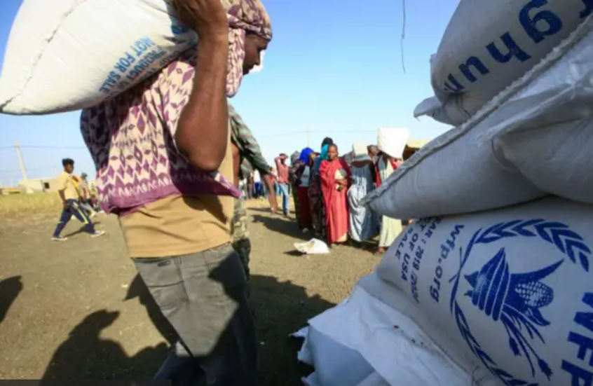 واشنطن تتهم الخرطوم بممارسة “التجويع الممنهج” بعد طرد مسؤولي الإغاثة