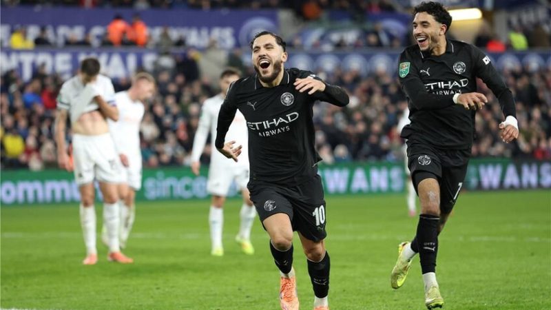 “مجنون”.. تصريح مثير لنجم مانشستر سيتي عن غوارديولا