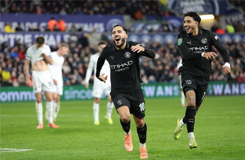 “مجنون”.. تصريح مثير لنجم مانشستر سيتي عن غوارديولا