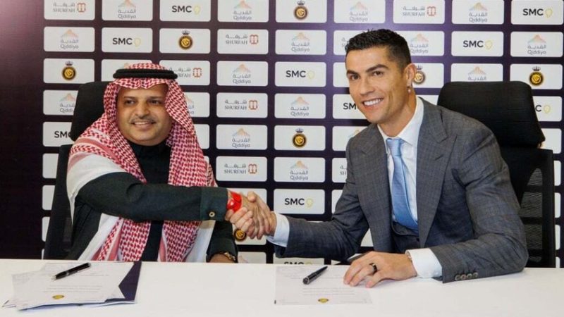 مسلي آل معمر يكشف كواليس صفقة رونالدو مع النصر ويكذب رواية مسؤول كبير