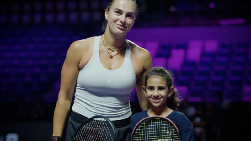 قبل البطولة الختامية للتنس.. لاعبة سعودية تخطف الأنظار وتثير إعجاب المصنفة أولى عالميا