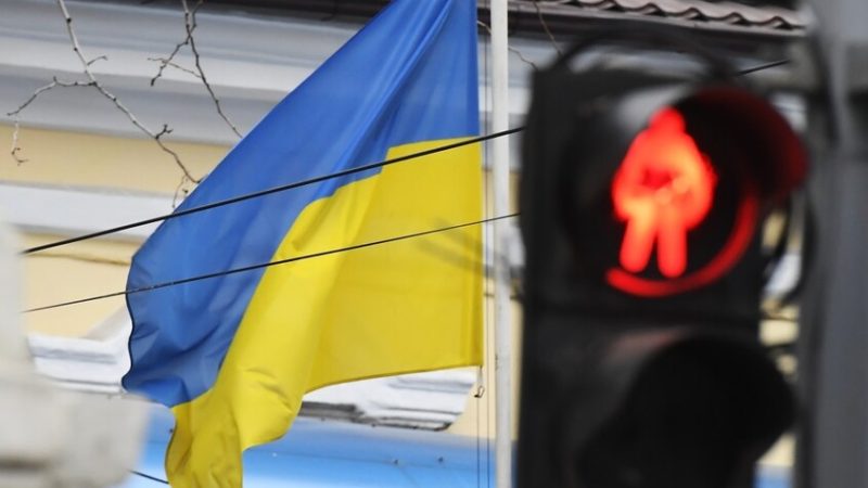 برلماني أوكراني: الوضع في بلادنا كارثي ونظام زيلينسكي يعيش “سكرات الموت”