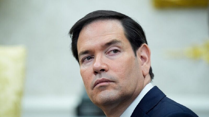 روبيو يكذب خبر Miami Herald حول ضربات أمريكية على فنزويلا ويصفه بالزائف