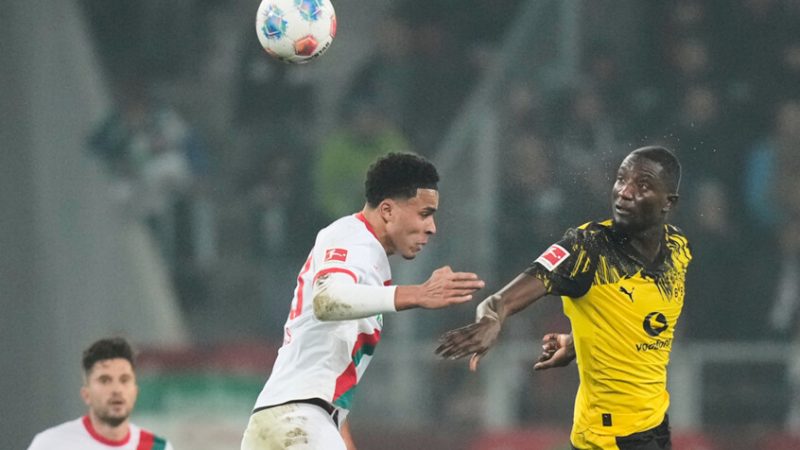 دورتموند يتخطى أوغسبورغ ويرتقي إلى وصافة “البوندسليغا”