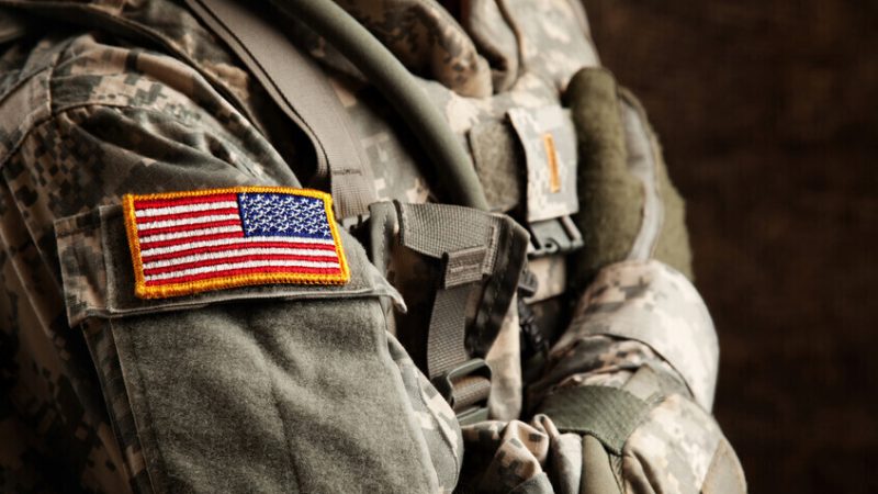 “أ ب”: البنتاغون يعتمد سياسة جديدة تقلل من قدرة الجنود المتحولين جنسيا على طلب البقاء في الجيش