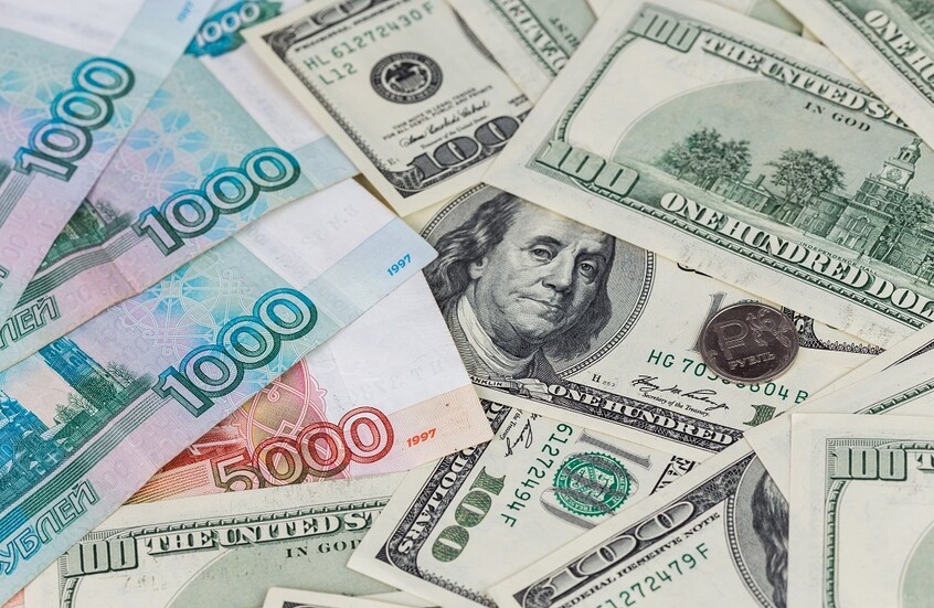 الروبل الروسي من العملات الأكثر ارتفاعا مقابل الدولار في أكتوبر