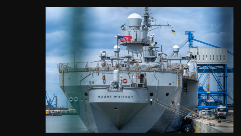 “واشنطن بوست” تكشف حجم الوجود العسكري الأمريكي قبالة سواحل فنزويلا واحتمال توجيه الضربات الأولى