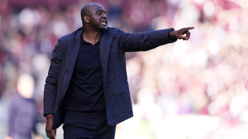 جنوى يقيل مدربه فييرا بعد سلسلة نتائج مخيبة في الدوري الإيطالي