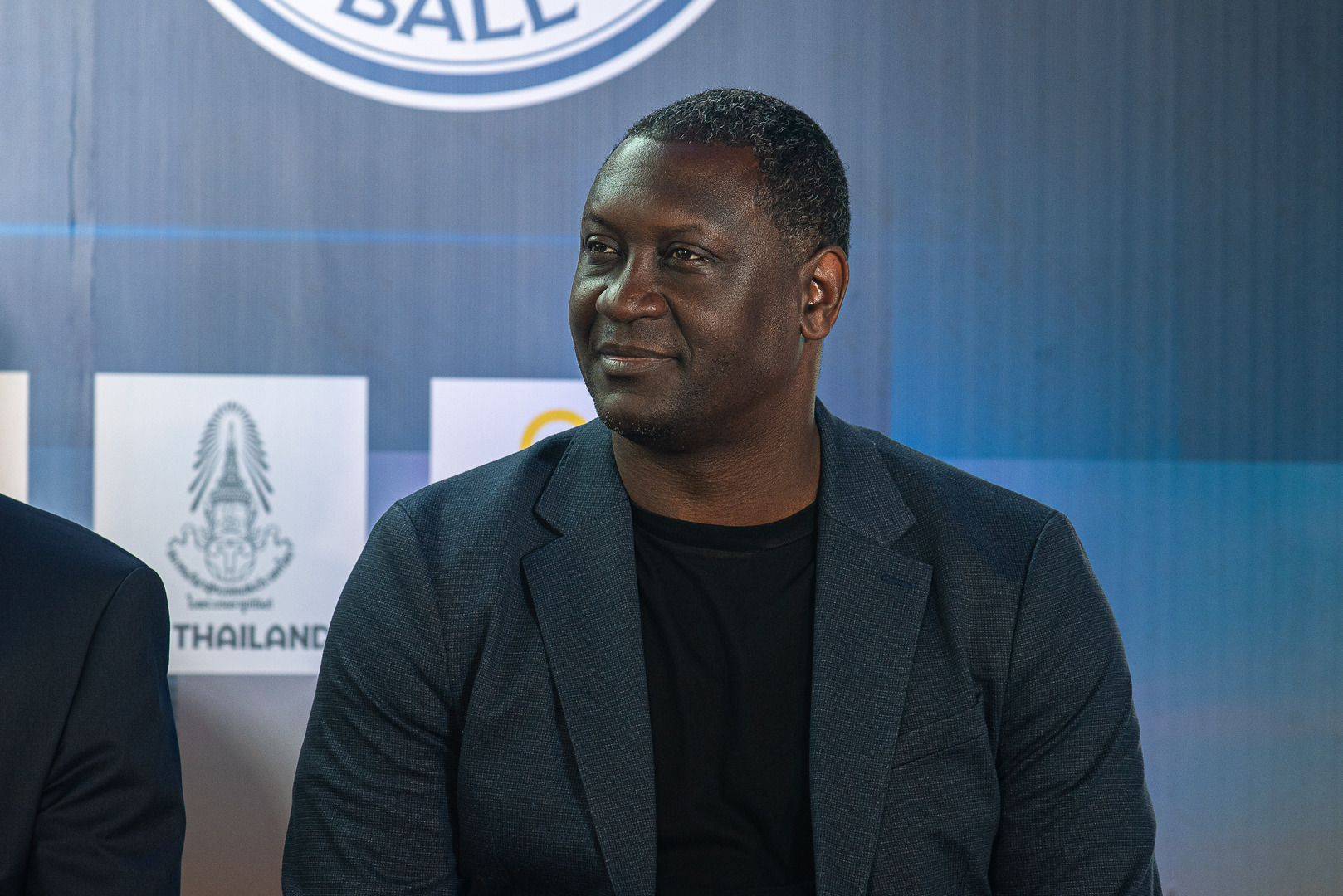 “فريقنا يلعب بعشرة لاعبين”.. نجم ليفربول يهاجم صلاح ويحذر “الريدز” قبل مواجهة أستون فيلا