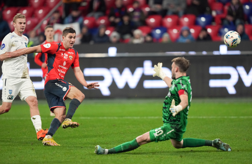 تسيسكا يهزم “باري” ويقفز إلى صدارة الدوري الروسي