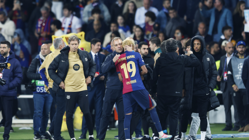 فليك يزف خبرا سارا لجماهير برشلونة بشأن إصابة لامين جمال