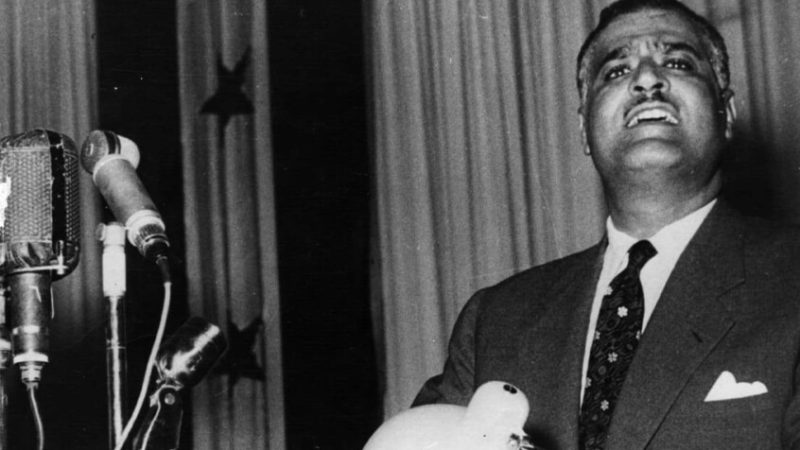 نجل جمال عبد الناصر يكشف حقيقة تسجيل صوتي “سري” مثير للجدل بين والده ومعمر القذافي