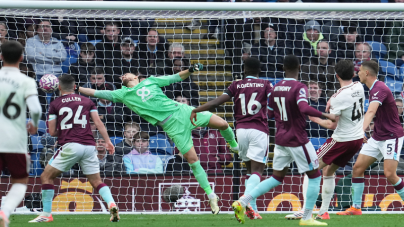 أرسنال يتخطى بيرنلي ويعزز صدارته للدوري الإنجليزي الممتاز